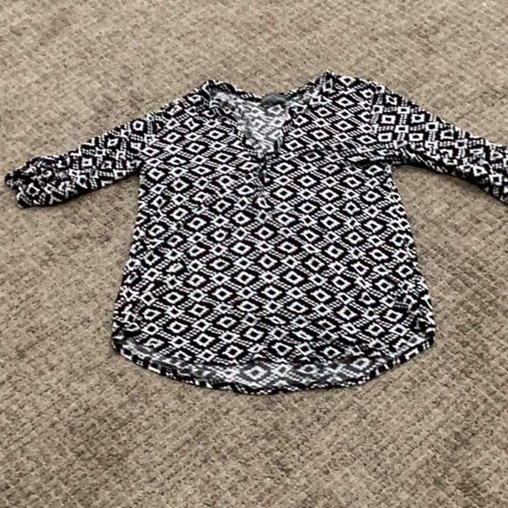 3/4 sleeve, black/white shirt